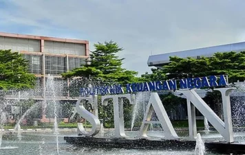 Tampak depan kampus STAN